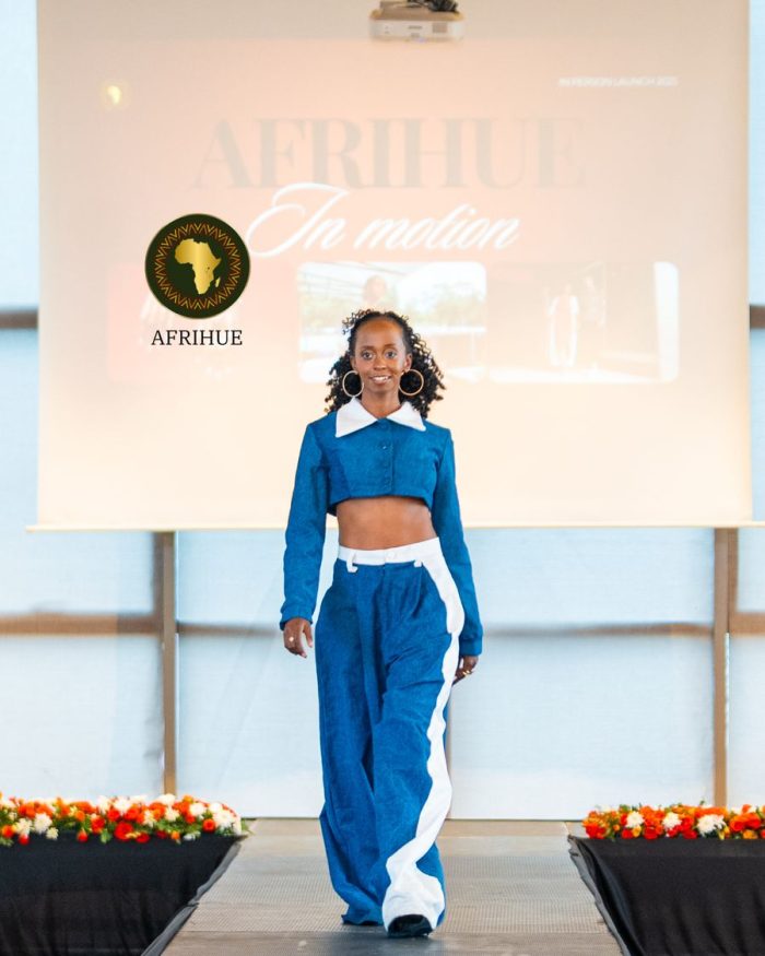 RTW 2025, Look 5: Collared Denim Crop Top & Side Stripe Pants